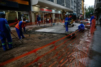 Porto Alegre, RS, BrasilRetomadas obras do quadrilátero do centro após a enchenteIndexador: Jonathan Hgeckler<!-- NICAID(15796770) -->