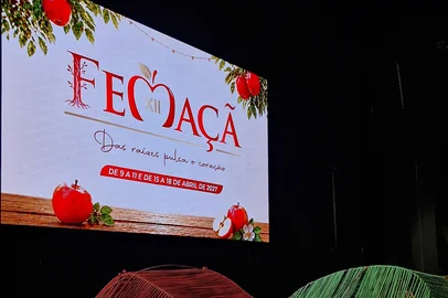 Nova identidade visual do evento expressa o equilíbrio entre tradição e inovação, valorizando a cultura local e fortalecendo o vínculo com a comunidade. Lançamento da Femaçã em Veranópolis. <!-- NICAID(16281924) -->