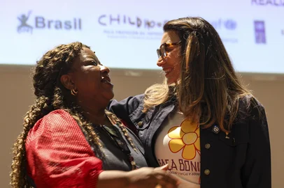 Brasília (DF), 19/05/2025 - A ministra dos Direitos Humanos, Macaé Evaristo, e a primeira-dama, Janja Lula da Silva, participam da abertura da Semana Nacional de Enfrentamento à Violência Sexual contra Crianças e Adolescentes.<!-- NICAID(16041095) -->