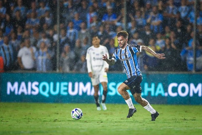 Nathan, do Grêmio, é citado em investigação de esquema de apostas