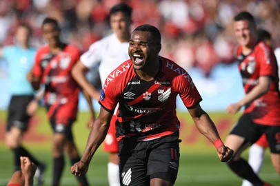 Athletico Paranaense's Nikao celebrates after scoring against Red Bull Bragantino during the Copa Sudamericana football tournament all-Brazilian final match at the Centenario Stadium in Montevideo on November 20, 2021. (Photo by PABLO PORCIUNCULA / AFP)Editoria: SPOLocal: MontevideoIndexador: PABLO PORCIUNCULASecao: soccerFonte: AFPFotógrafo: STF<!-- NICAID(14980136) -->