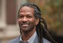 Com retorno de conferência presencial, Fronteiras do Pensamento recebe Carl Hart em Porto Alegre