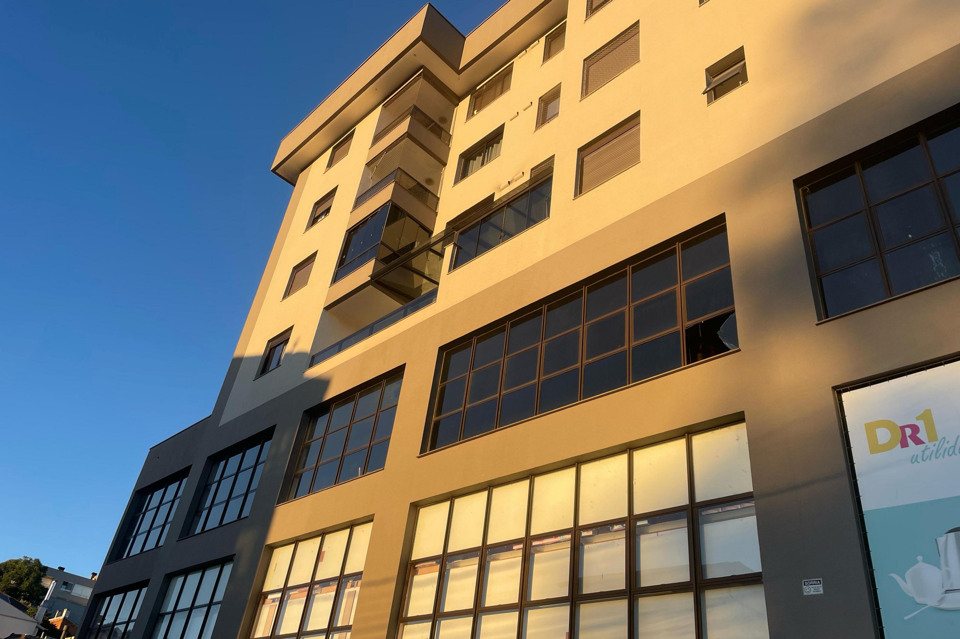 Mulher cai de segundo andar de academia e morre em Caxias do Sul | Pioneiro