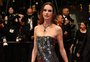 Alessandra Ambrosio recebe celebridades em Cannes para evento beneficente ao RS