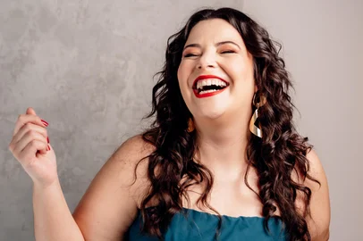 Tatiéli Bueno estreia espetáculo inspirado na obra de Milton Nascimento, na quinta-feira (3) de setembro, no Teatro do Sesc Caxias do Sul.<!-- NICAID(16354917) -->