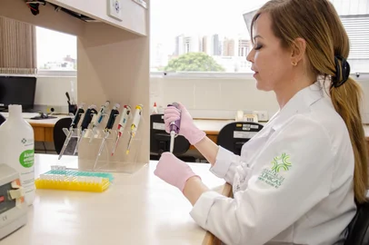 Ida Vanessa Doederlein Schwartz - professora titular do Departamento de Genética da UFRGS e do serviço de Genética Médica do HA, coordenadora do InRaras (Instituto Nacional de Ciência e Tecnologia em Doenças Raras)Capa Donna 15/2/25Indexador: Clovis S.Prates<!-- NICAID(15974845) -->