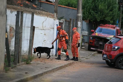 GRAVATAÍ, RS, BRASIL, 13-03-2026: Família Aguiar: polícia e bombeiros fazem buscas com cães farejadores em Gravataí e Cachoeirinha. Silvana Germann de Aguiar, de 48 anos, e os pais dela, Isail Aguiar, de 69, e Dalmira Aguiar, 70, não são vistos desde os dias 24 e 25 de janeiro. Foto: Ronaldo Bernardi/Agência RBS<!-- NICAID(16244489) -->