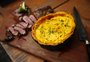 Feitas na brasa: veja cinco receitas fáceis e saborosas para acompanhar o churrasco