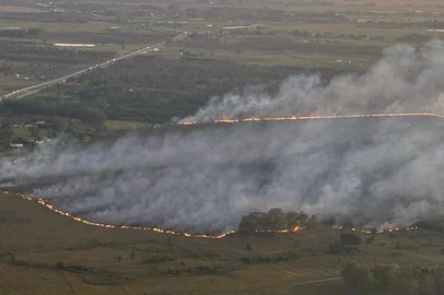 Sd Lennon Dias/Corpo de Bombeiros Incêndio BR-392