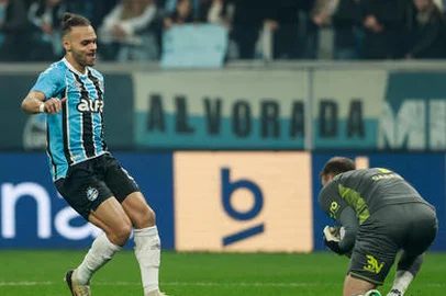 PORTO ALEGRE, RS, BRASIL, 10-08-2025: Grêmio recebe o lanterna do campeonato brasileiro, Sport Recife, pela 19ª rodada da competição, na Arena do Grêmio, em Porto Alegre. Foto: André Ávila/ Agência RBSIndexador: Andre Avila<!-- NICAID(16098574) -->