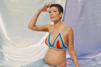 Halsey está grávida.<!-- NICAID(14700755) -->