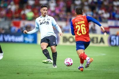 Lance da partida entre Bahia e Grêmio na Arena Fonte Nova, em Salvador, válida pelo Brasileirão. Na foto, o peruano Noriega.<!-- NICAID(16150129) -->