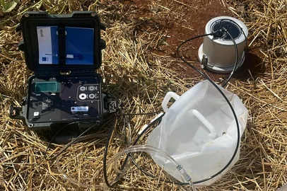 Infiltômetro adquirido pela Secretaria da Agricultura ajuda a verificar capacidade do solo de absorver água e umidade.<!-- NICAID(15999347) -->