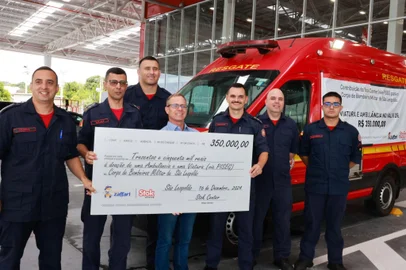 Comercial Zaffari doa viaturas ao Corpo de Bombeiros de São Leopoldo<!-- NICAID(15938081) -->
