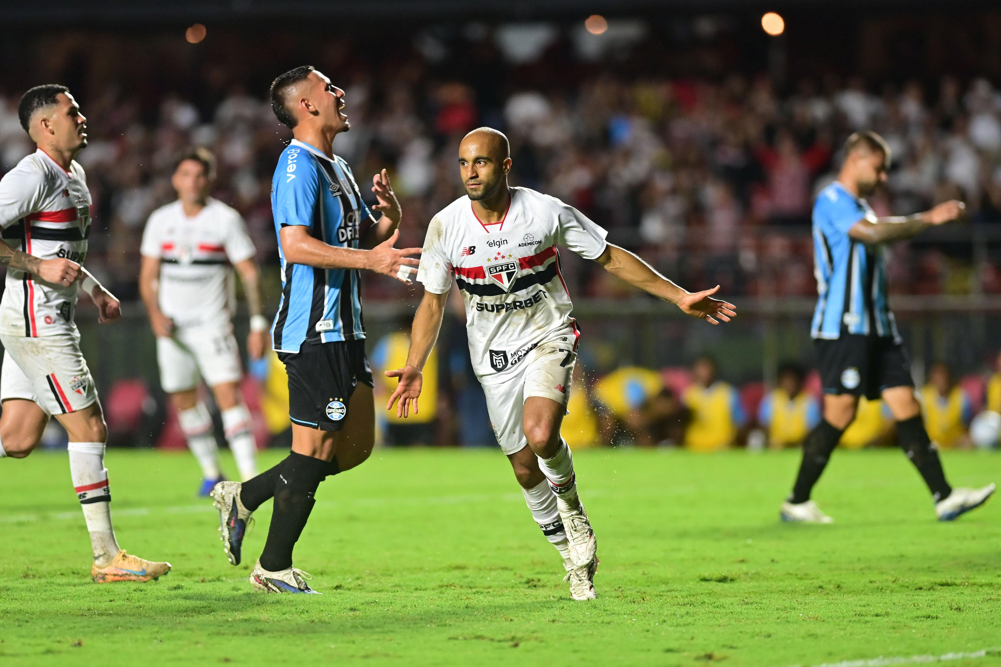 Grêmio perde para o São Paulo e segue sem pontuar fora de casa no  Brasileirão | GZH