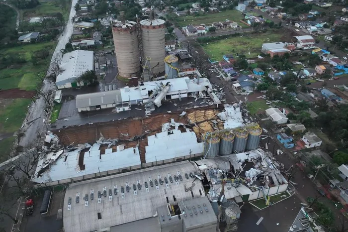 Ocorreu na cidade um fenômeno classificado como microexplosão por volta das 22h30min