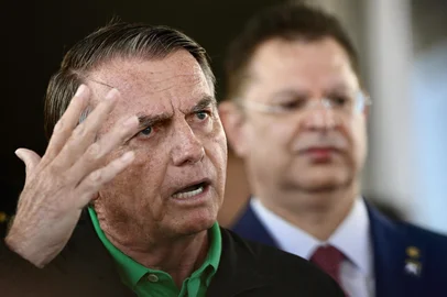 Former Brazilian President Jair Bolsonaro speaks to the press at the Federal Senate in Brasilia on July 17, 2025. A prosecutor asked Brazil's Supreme Court on Tuesday to find Bolsonaro guilty of plotting a coup, in closing arguments after a trial that saw US President Donald Trump try to intervene on behalf of his right-wing ally. (Photo by Mateus Bonomi / AFP)Editoria: CLJLocal: BrasíliaIndexador: MATEUS BONOMISecao: coup d'etatFonte: AFPFotógrafo: STR<!-- NICAID(16083122) -->