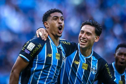 Gremio x Sao PauloRS - FUTEBOL/CAMPEONATO BRASILEIRO 2026/GREMIO x SAO PAULO - ESPORTES - Lance da partida entre Gremio e Sao Paulo disputada na tarde deste sabado,  na Arena do Gremio, em partida valida pela Campeonato Brasileiro 2026. FOTO: LUCAS UEBEL/GREMIO FBPAEditoria: SPOLocal: Porto AlegreIndexador: Lucas UebelSecao: futebolFonte: Gremio.netFotógrafo: Gremio x Sao Paulo<!-- NICAID(16343287) -->