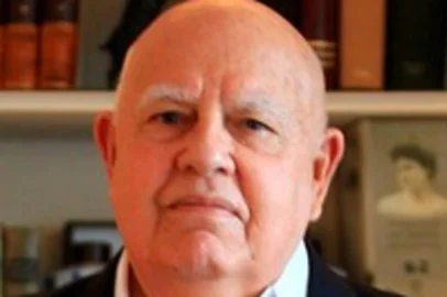 Morre o embaixador Marcos Azambuja<!-- NICAID(16047942) -->