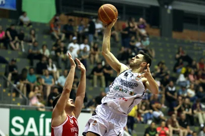 CAXIAS DO SUL, RS, BRASIL, 30/11/2023. Caxias do Sul Basquete x Paulistano, jogo válido pela 11ª rodada do Novo Basquete Brasil - NBB 2023/2024 - realizado no ginásio do Sesi. (Porthus Junior/Agência RBS)<!-- NICAID(15613798) -->