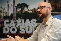 CAXIAS DO SUL, RS, BRASIL, 18/03/2024. Caxias do Sul baixa impostos e busca atrair mais empreendimentos imobiliários. Na foto, diretor geral da secretaria municipal da Receita Micael Meurer. (Bruno Todeschini/Agência RBS)Indexador: BTK<!-- NICAID(15708686) -->