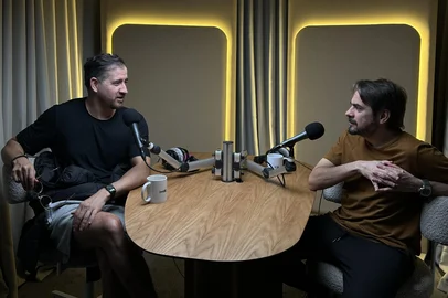 O "Potter Entrevista" deste sábado recebe o humorista paranaense Afonso Padilha, um dos grandes nomes da comédia stand-up brasileira e integrante do grupo "4 Amigos".<!-- NICAID(16171343) -->