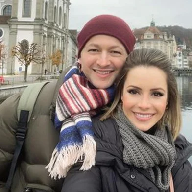 Sandy posta homenagem ao ex-marido<!-- NICAID(15889091) -->