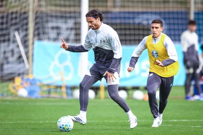 RS - FUTEBOL/ TREINO GREMIO 2026 - ESPORTES - Jogadores do Gremio realizam treino tÃ©cnico durante a manha desta terca-feira, no CT Luiz Carvalho, na preparaÃ§Ã£o para partida valida pelo Campeonato Brasileiro 2026. FOTO: LUCAS UEBEL/GREMIO FBPA<!-- NICAID(16344531) -->