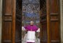 "Extra omnes": veja o momento em que as portas da Capela Sistina são fechadas para o início conclave