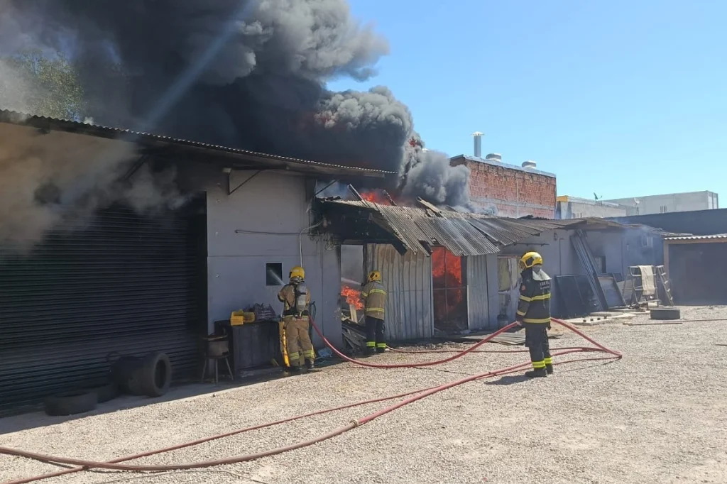 Incêndio atinge prédio comercial no centro do Chuí | GZH