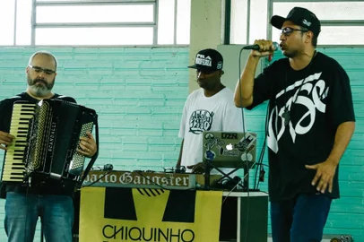 Foto do projeto com Chiquinho di Vilas , Rafael De Boni e DJ Hood<!-- NICAID(14044854) -->