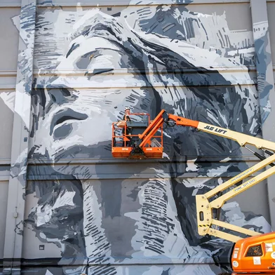 Campus-Sede da UCS ganha novo mural artístico assinado por Gustavo Gomes<!-- NICAID(16153583) -->