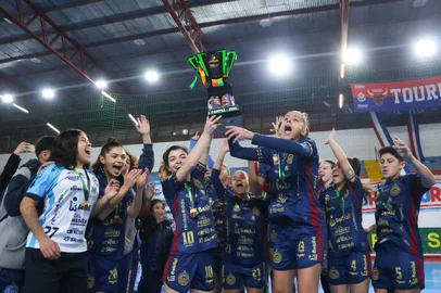 Time da Celemaster de Uruguaiana celebra o título da Copa RS 2023.