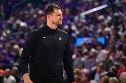 PHOENIX, AZ - APRIL 14: Head Coach Tiago Splitter of the Portland Trail Blazers looks on during the game against the Phoenix Suns during the 2026 SoFi Play-In Tournament on April 14, 2026 at PHX Arena in Phoenix, Arizona. NOTE TO USER: User expressly acknowledges and agrees that, by downloading and or using this photograph, user is consenting to the terms and conditions of the Getty Images License Agreement. Mandatory Copyright Notice: Copyright 2026 NBAE   Kate Frese/NBAE via Getty Images/AFP (Photo by Kate Frese / NBAE / Getty Images / Getty Images via AFP)<!-- NICAID(16266389) -->