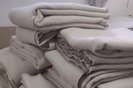 Cobertores de lã são doados para atingidos por enchentes em Pelotas<!-- NICAID(15777550) -->