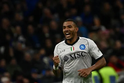 Napoli's Brazilian defender #05 Juan Jesus celebrates after scoring a goal during the Serie A football match between Inter Milan and Napoli at San Siro stadium in Milan, on March 17, 2024. (Photo by Isabella BONOTTO / AFP)Editoria: SPOLocal: MilanIndexador: ISABELLA BONOTTOSecao: soccerFonte: AFPFotógrafo: STR<!-- NICAID(15914857) -->