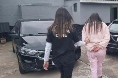 Polícia prende em Porto Alegre, uma mulher suspeita de integrar quadrilha que aplicava o golpe dos nudes. Foto: Polícia Civil / Divulgação<!-- NICAID(15448490) -->