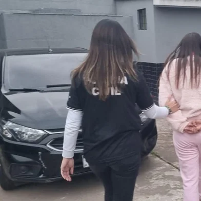 Polícia prende em Porto Alegre, uma mulher suspeita de integrar quadrilha que aplicava o golpe dos nudes. Foto: Polícia Civil / Divulgação<!-- NICAID(15448490) -->