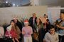 Família Filipina festejando Natal<!-- NICAID(15293531) -->