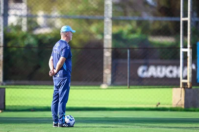 RS - FUTEBOL/ TREINO GREMIO 2025 - ESPORTES - Jogadores do Gremio realizam treino tÃ©cnico durante a tarde desta quarta-feira, no CT Luiz Carvalho, na preparaÃ§Ã£o para a partida valida pelo Campeonato Brasileiro 2025. FOTO: LUCAS UEBEL/GREMIO FBPA<!-- NICAID(16042804) -->