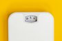 Weight control concept. White weight scales from aboveBalança. Foto: 9dreamstudio / stock.adobe.comFonte: 571222284<!-- NICAID(15362838) -->