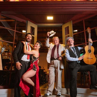 Com nova gestão desde o início de agosto de 2024, o Portenõ Gramado apresenta sua nova proposta cultural e gastronômica para a Serra Gaúcha em um formato único e inovador.A ideia é oferecer um local leve e divertido unindo shows culturais, desenvolvidos exclusivamente para a casa-, com a inclusão de personagens e shows diários, além de gastronomia de ponta focada nos tradicionais assados argentinos e cortes nobres.FOTO: Ana, Enzo, Juan e Carlitos (violão)<!-- NICAID(15886043) -->