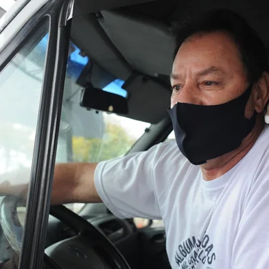 CAXIAS DO SUL, RS, BRASIL (12/04/20210Começou hoje a vacinação para maiores de 63 anos. Reinaldo Girardi 64 transporte de passageiros. (Antonio valiente/Agência RBS)<!-- NICAID(14755635) -->