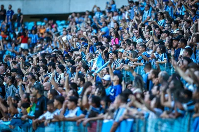 RS - FUTEBOL/CAMPEONATO GAUCHO FEMININO 2024/GREMIO X INTERNACIONAL - ESPORTES - Lance da partida entre Gremio e Internacional disputada na tarde deste sabado na Arena do Gremio valida pela final do Campeonato Gaucho Feminino 2024. FOTO: LUCAS UEBEL/GREMIO FBPA<!-- NICAID(16156339) -->