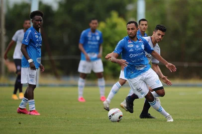 NOVO HAMBURGO, RS, BRASIL (15/01/2022)Jogo treino entre Novo Hamburgo X Ser Caxias no Estádio do Vale. (Antonio Valiiente/Agência RBS)<!-- NICAID(14990919) -->