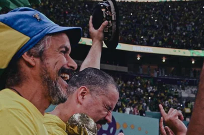 Filhos do Gaúcho na Copa no Mundial do Catar: Frank Damasceno (de chapéu) e Gustavo Damaesceno<!-- NICAID(15288292) -->