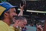 Filhos do Gaúcho da Copa seguem a trajetória do pai e levam réplica da taça ao Catar