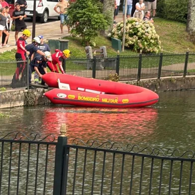Corpo de Bombeiros Militar realiza buscas por corpo no Lago Joaquina Rita Bier, em Gramado, na tarde desta segunda-feira (27). <!-- NICAID(15962649) -->