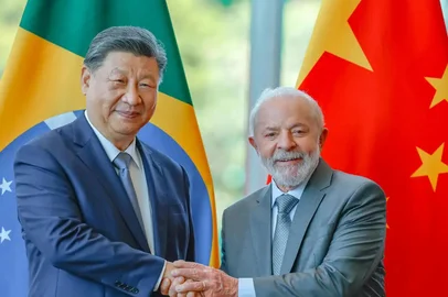 Durante reunião em Brasília, Lula e Xi Jinping assinam 37 acordos bilaterais<!-- NICAID(15917684) -->