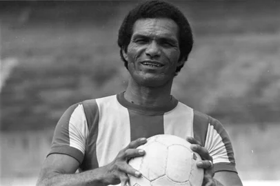 Manga, goleiro do Inter.Treino do Internacional, em 06/12/1975.-#ENVELOPE: 111539<!-- NICAID(14776553) -->